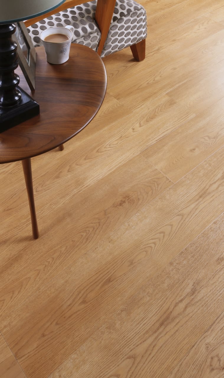 New England Oak: Beautifully designed LVT flooring from the Amtico